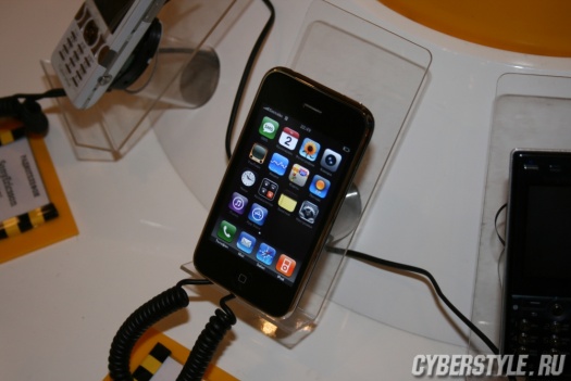   Apple iPhone 3G  :     