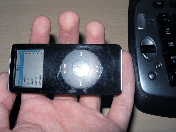 Apple, iPod, iPod nano, суд, иск, царапины