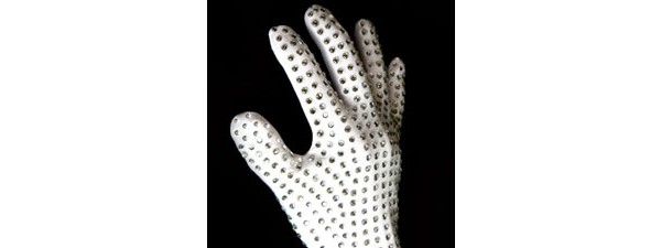 http://www.cyberstyle.ru/images2external/misc/Image/news/Misc/021110/mj-glove-225.jpg.jpg