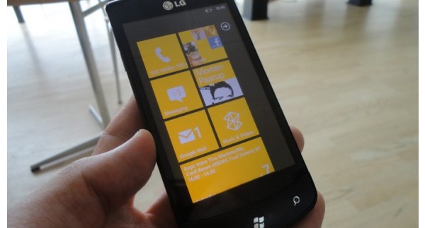   LG E900  Windows Phone 7