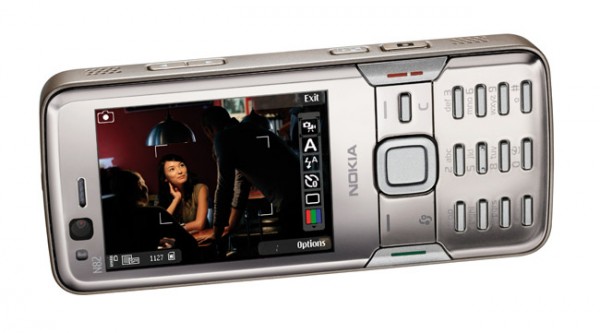 Nokia N82 представлена официально, цена известна, продажи начались