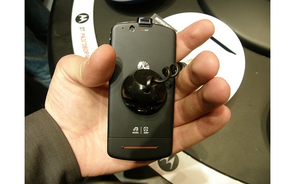  Motorola ROKR E8  : . 