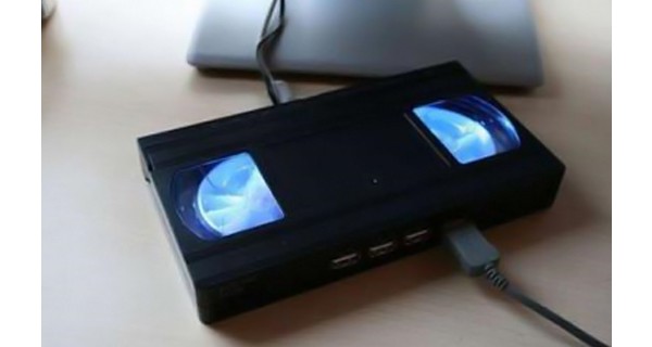USB-хаб в виде видеокассеты