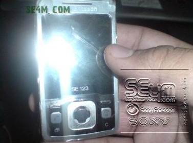 В Сеть просочились фотографии неизвестного слайдера Sony Ericsson